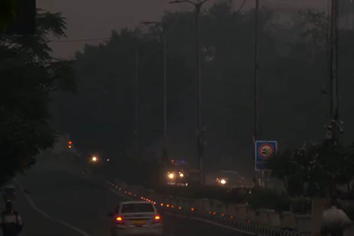 Delhi Pollution Reality Check: Faulty Air Quality Monitors, AQI Over 400 Despite Water Sprinklers