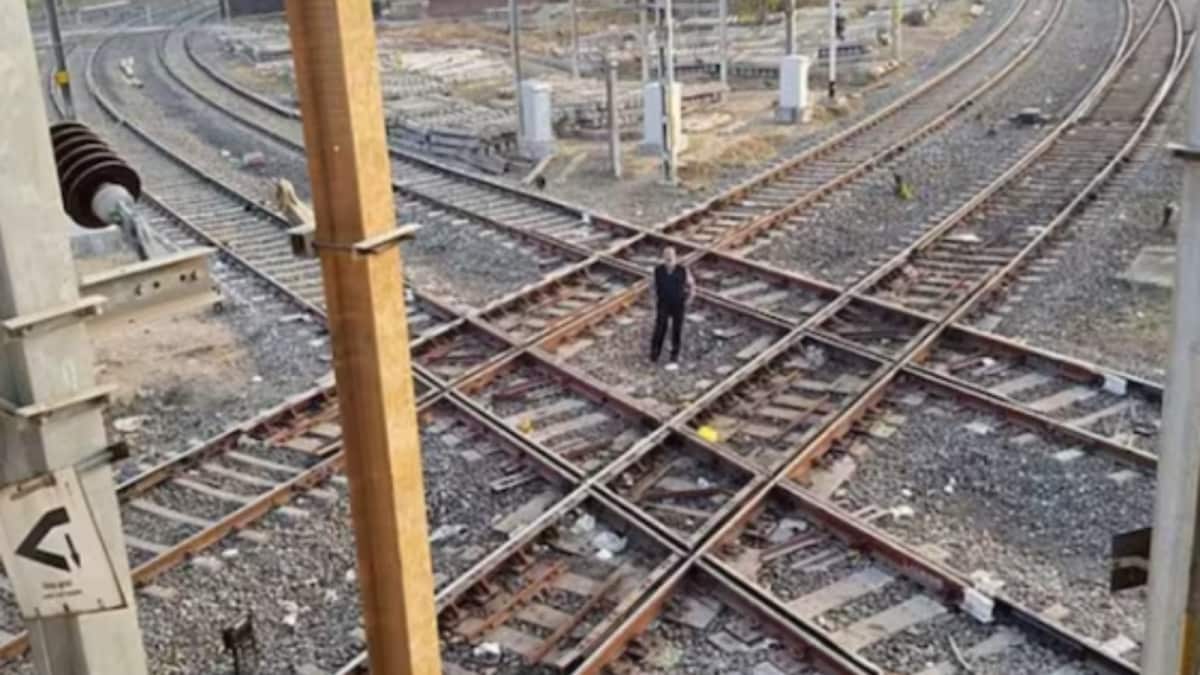 India's Only Diamond Crossing in Nagpur Operates Safely