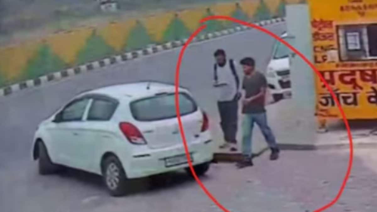 Hyundai i20 Car Used In Delhi Red Fort Blast Sold For Rs 1.70 Lakh On OLX