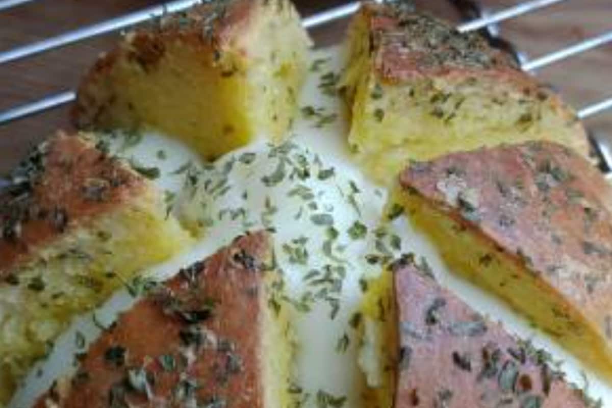 Step-By-Step Guide To Make Trending Korean Garlic Bread At Home