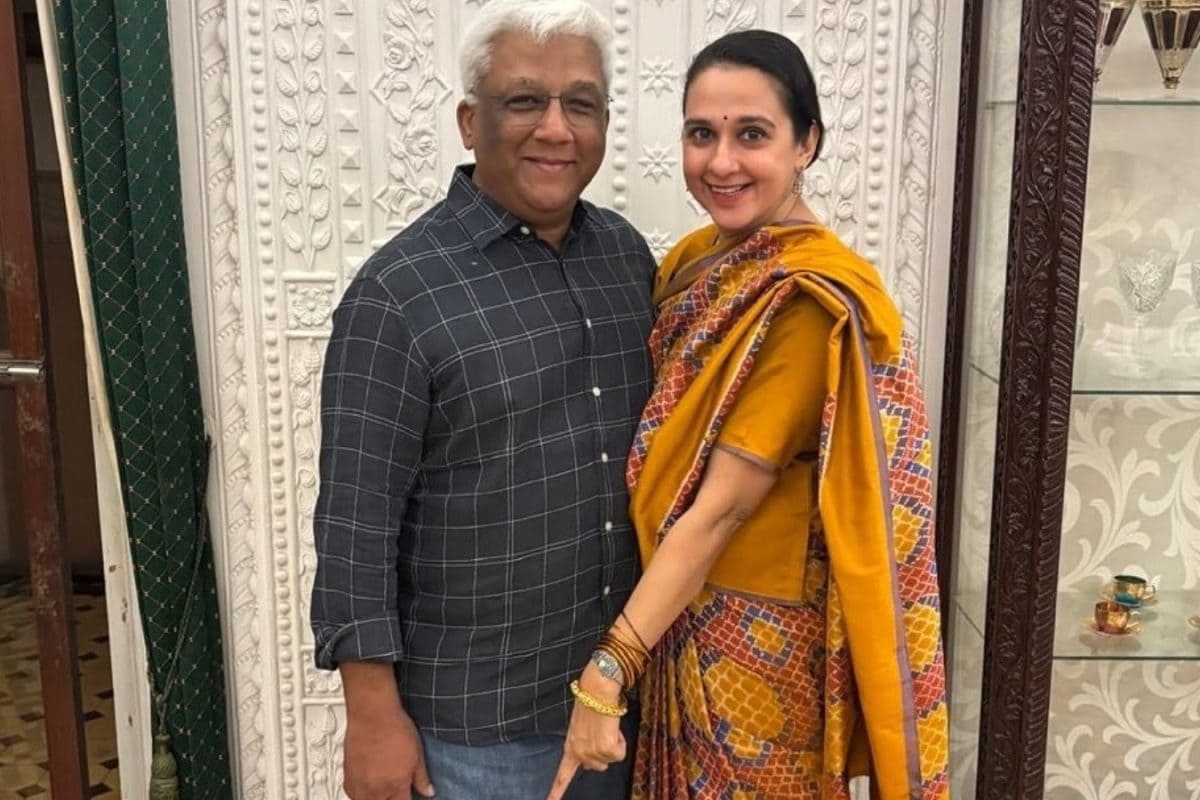 Draped In Royalty: Maharani Radhikaraje Gaekwad Dons Rainbow Snake Skin Ikat Saree