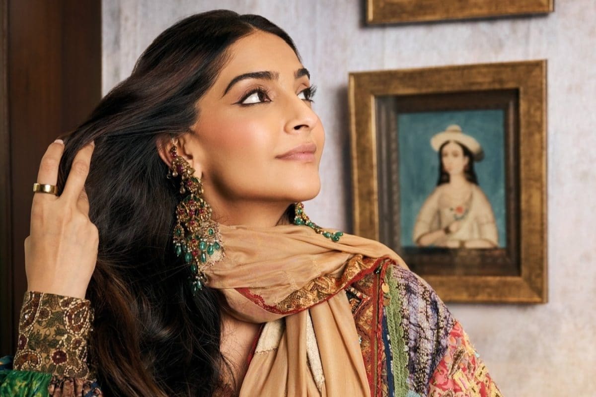 Sonam Kapoor Opens Her Wardrobe Doors, Says 'This Iconic Outfit Is From Aisha' | Watch