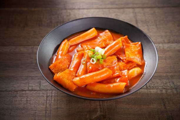 Serve warm tteokbokki. Serve warm tteokbokki.