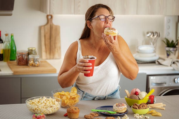 Sugary Foods and Beverages: Excess sugar can lead to elevated blood glucose levels, which damage lens proteins through glycation. Studies show that high sugar intake is associated with increased oxidative stress in the eyes. Examples: sodas, candies, pastries, sweetened cereals.
