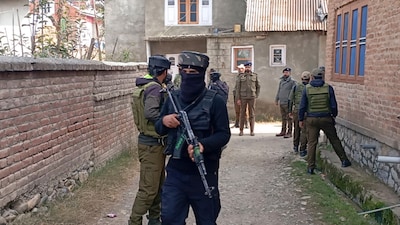 Armed personnel cordon off an area during a search operation following the blast near Delhi's Red Fort, in Anantnag, Jammu and Kashmir, (Image: PTI)
