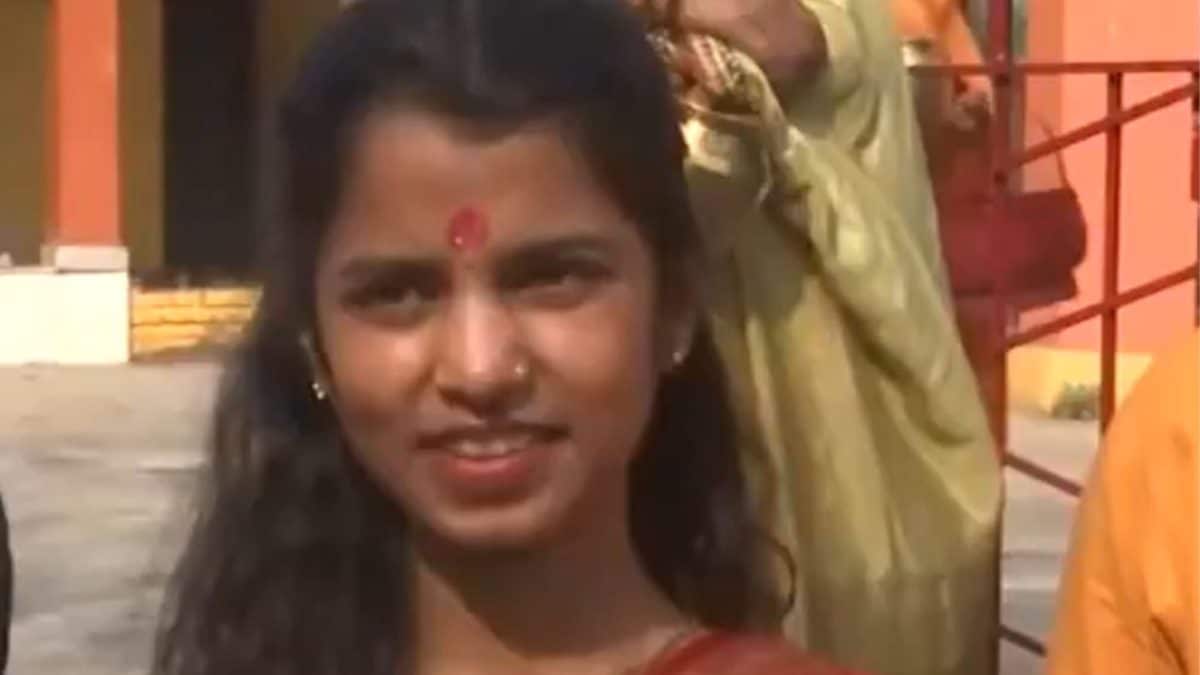 Bihar Election Phase 1 Voting LIVE: 27.65% Voter Turnout Recorded Till 11 AM; BJP Candidate Maithili Thakur Casts Vote