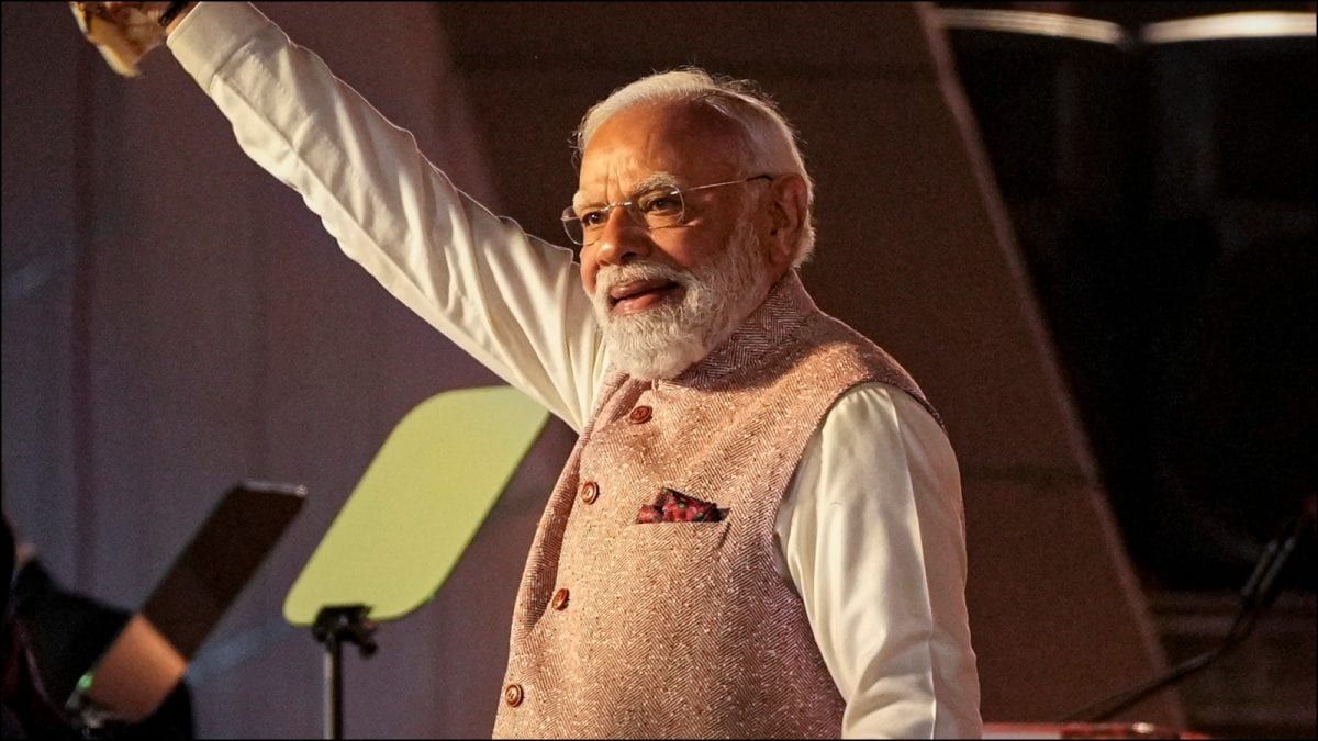 ‘Moment Of Pride In Our History’: PM Pays Tribute To 1971 War Heroes On Vijay Diwas