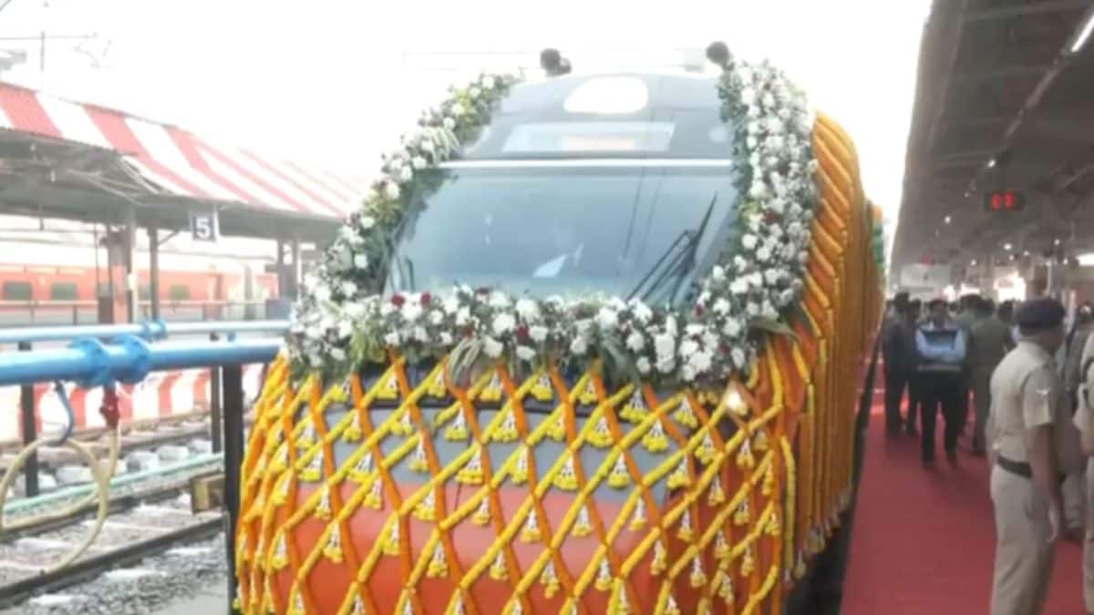 PM Modi Flags Off Four New Vande Bharat Express From Varanasi | Updates