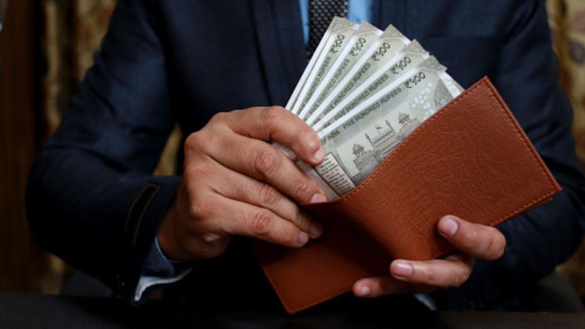 Neither Gold Nor Stocks: Here's What The Richest Are Buying Now