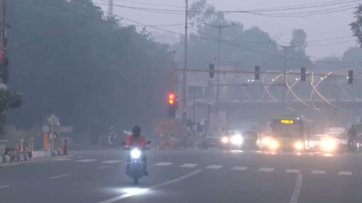 Delhi Air Turns Toxic Again, AQI Breaches 'Severe' Mark At Multiple Stations