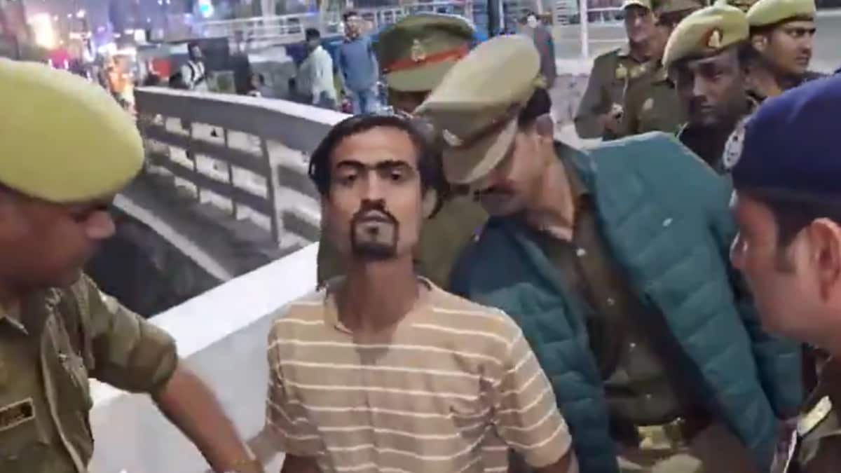 'Kahan Thuke?' Man Refuses To Spit Gutka As Senior Cops Probe Him, Confidently Replies With Slurred Words