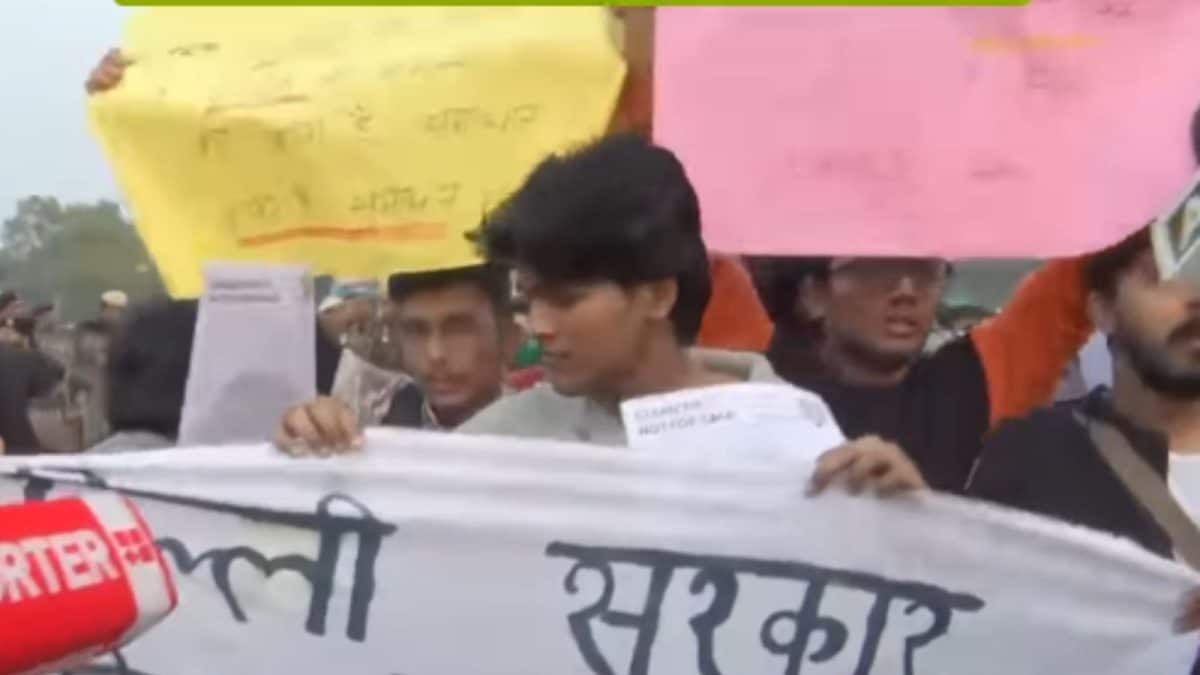 Delhi AQI Protesters Shout Slogans Supporting Eliminated Maoist Commander Madvi Hidma