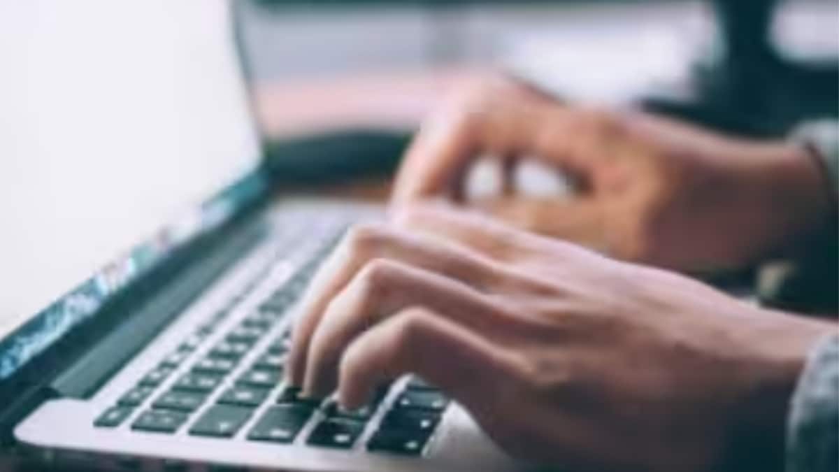 300 Seconds of Inactivity? Cognizant Calls It ‘Idle’, But Desis Have A Jugaad: ‘Fan Pe Mouse Laga Do’