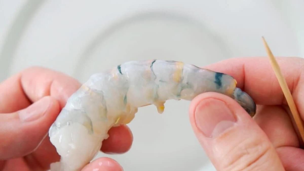 Do You Cook Shrimp Without Removing The Black Vein? Stop Making This Mistake