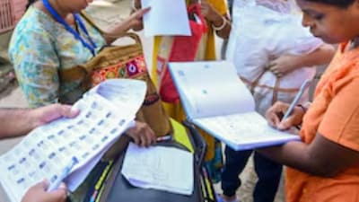 Sharif's return was prompted by the need to complete formalities related to the SIR exercise in West Bengal. (Image used for representational purposes only) 