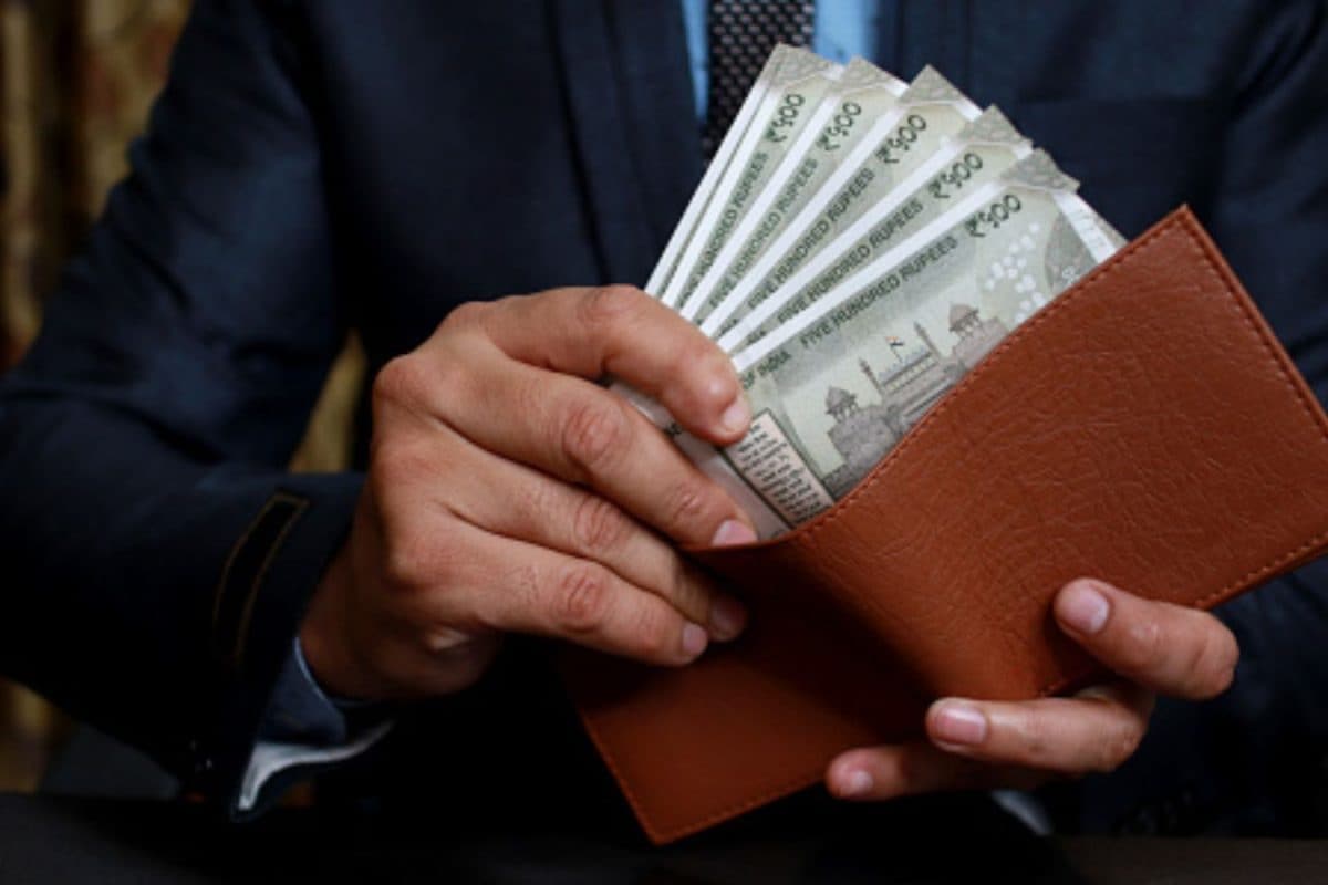 Salary Vanishes Within Days? The 70/10/10/10 Rule May Be The Fix Your Finances Need