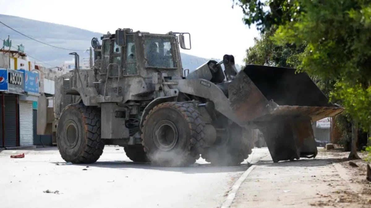 Israeli Defence Forces Demolish Residential Buildings In West bank Jerusalem, Displacing Dozens