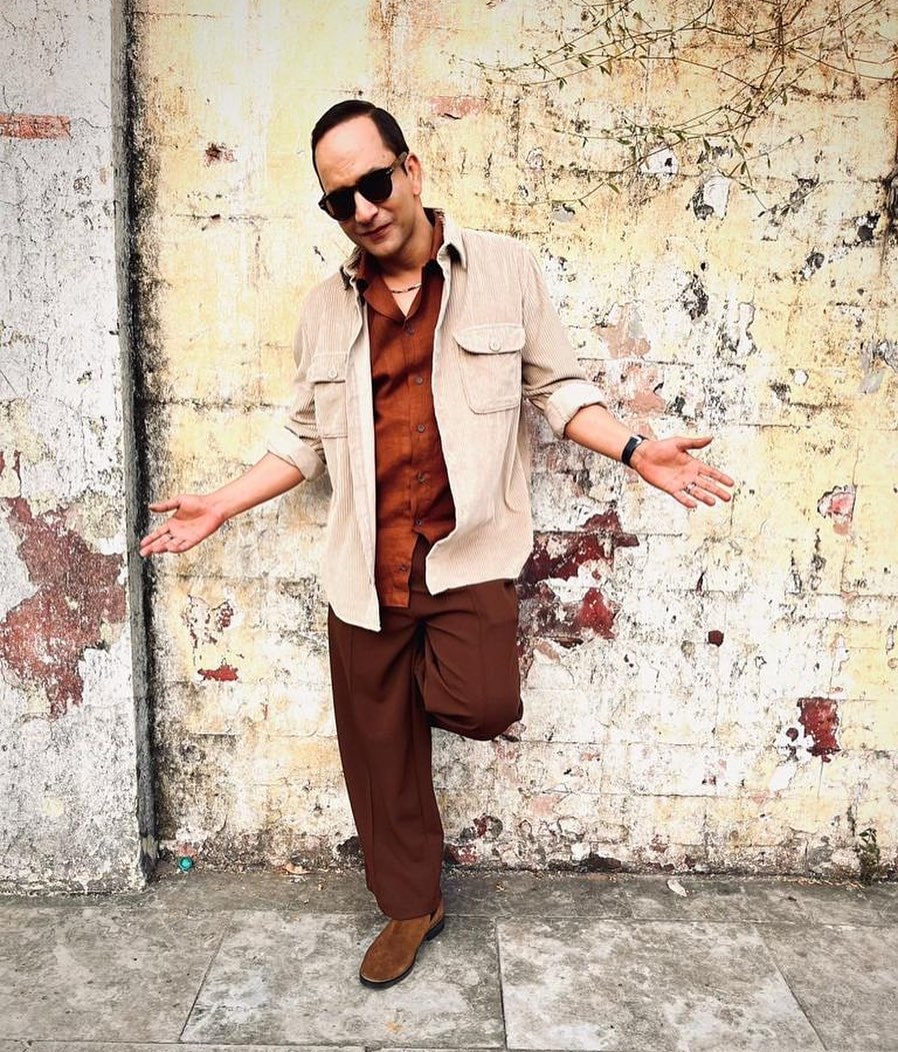 According to Chadha, Deepak once said that earning just Rs 1 lakh through acting would make him feel successful in life.