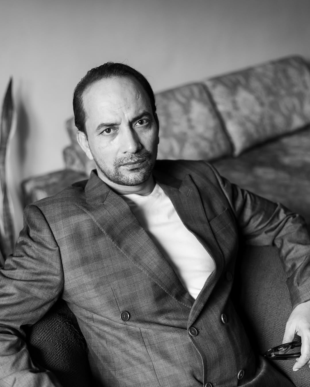 The actor is Deepak Dobriyal. His close friend Manu Rishi Chadha, in a recent chat, recalled one act of Dobriyal that screamed kindness and loyalty.