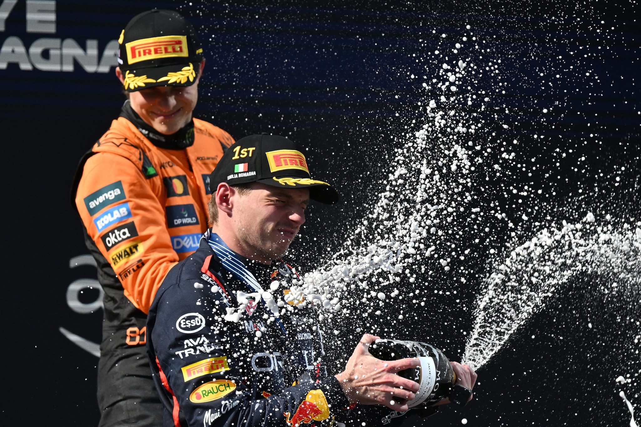 वर्स्टॅपेनने इमोला येथे प्रतिसाद दिला, तर मोनॅको, स्पेन आणि मॉन्ट्रियल येथे मॅक्लारेनचे वर्चस्व कायम राहिले. गोंधळलेल्या सुरुवातीच्या कालावधीनंतर, स्थिती घट्ट होती आणि स्पर्धा लाल-गरम होती. गुण: पियास्ट्री 198, नॉरिस 176, वर्स्टॅपेन 155 (एएफपी फोटो)