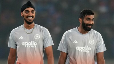 Arshdeep Singh gives hilarious challenge to Jasprit Bumrah. (Picture Credit: AP)