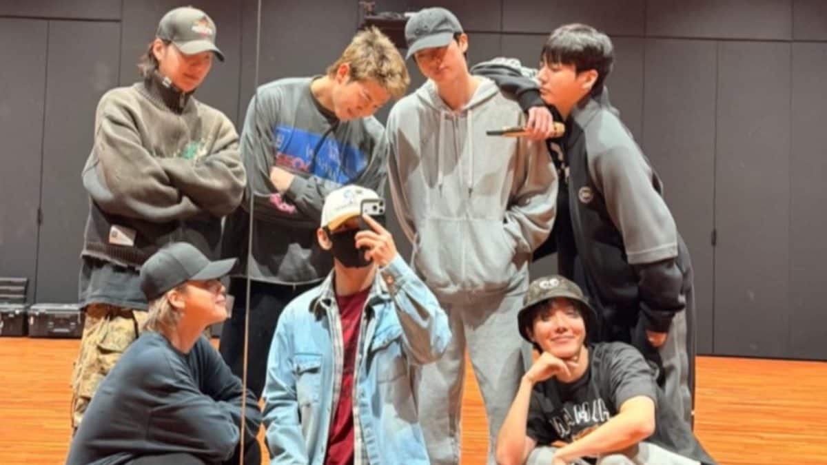 BTS’ OT7 Reunion Pic Breaks The Internet, ARMY Says ‘Kings Are Back, My Family Is Back’ | Korean News BTS’ OT7 Reunion Pic Breaks The Internet, ARMY Says ‘Kings Are Back, My Family Is Back’ | Korean News