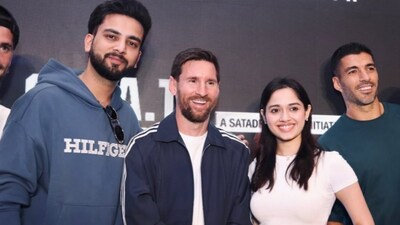 Jannat Zubair and Elvish Yadav meet Messi.