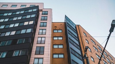 In Bengaluru, there is no universally better option between flats and independent houses. (Image: Canva)