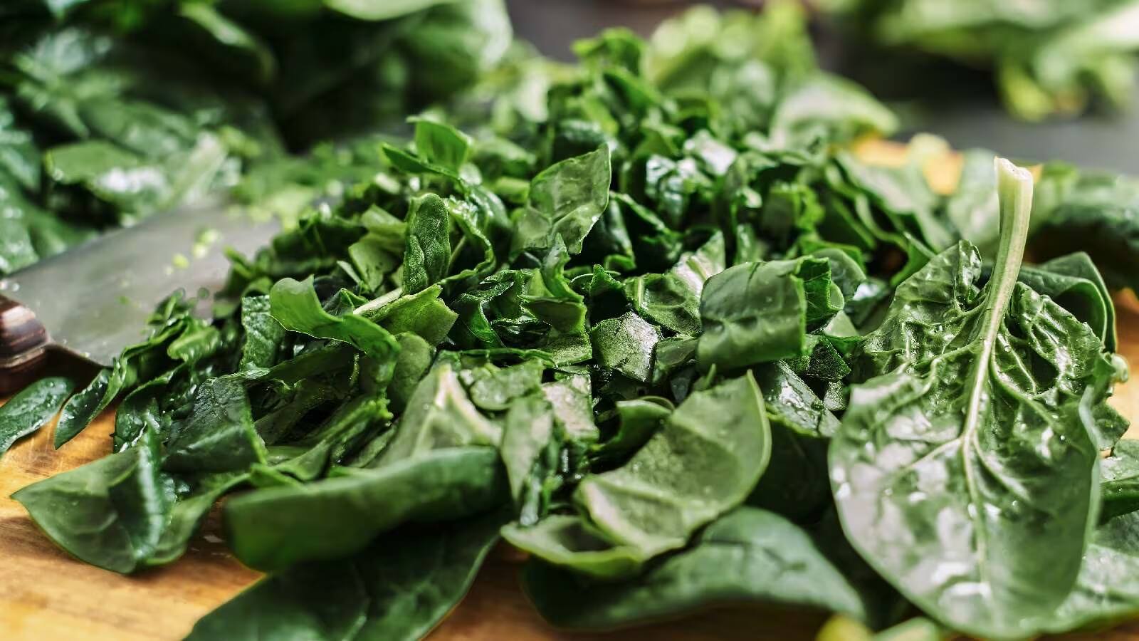 Eat Bathua This Winter: Discover Its Benefits And Try This Easy Recipe