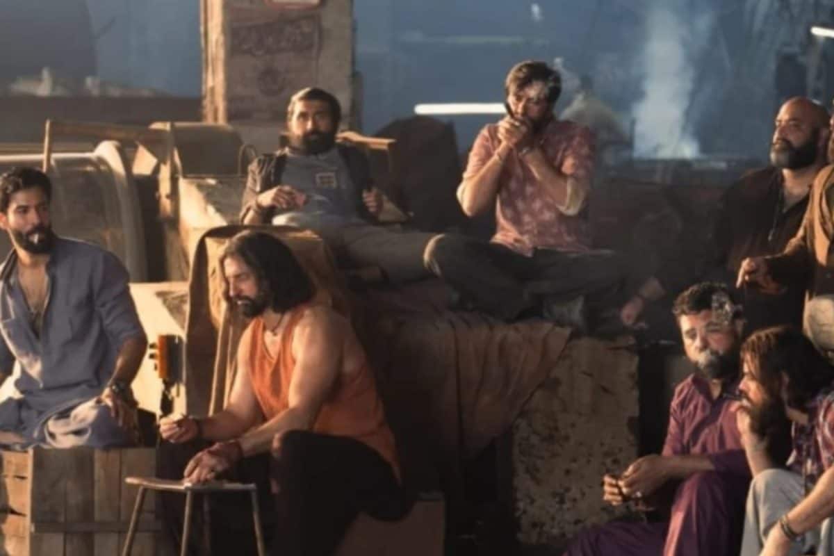 Ranveer Singh's Electrifying Reaction to BTS Featuring Rehman Dakait's 'Paltan'