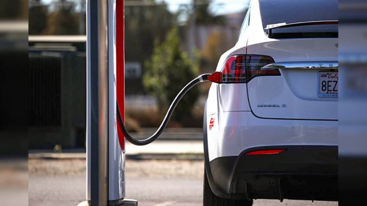 Delhi Govt Plans To Bring Back EV Subsidies To Curb Rising Pollution