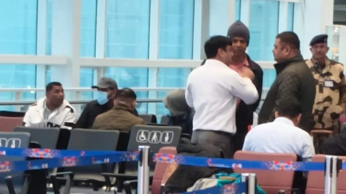 Luthra Brothers Cover And Duck Faces As They Leave For Goa From Delhi Airport | Video