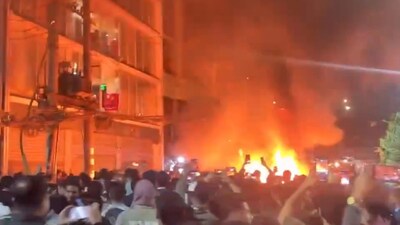 Protester burning down media houses in protest over death of Osman Hadi (Image: X)