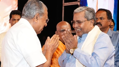 Karnataka CM Siddaramaiah and Kerala CM Pinarayi Vijayan shared a stage at the 93rd Sivagiri Pilgrimage event at Varkala, Kerala. (Image: News18)