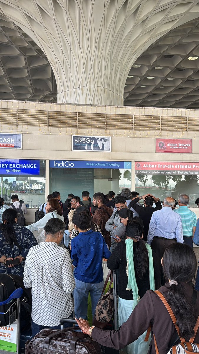 Mandatory Baggage Return: Amid numerous complaints of misplaced baggage—largely caused by cancelled or diverted flights—the Ministry has instructed IndiGo to trace all missing luggage and deliver it to passengers’ homes or preferred addresses within 48 hours. The airline must also maintain transparent communication about delivery timelines and provide compensation wherever applicable under passenger rights guidelines. Mandatory Baggage Return: Amid numerous complaints of misplaced baggage—largely caused by cancelled or diverted flights—the Ministry has instructed IndiGo to trace all missing luggage and deliver it to passengers’ homes or preferred addresses within 48 hours. The airline must also maintain transparent communication about delivery timelines and provide compensation wherever applicable under passenger rights guidelines.