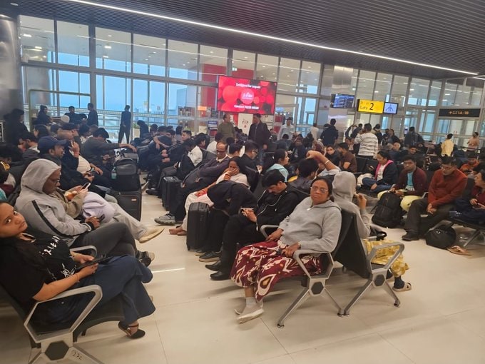 Dedicated Passenger Support: To improve complaint resolution, IndiGo should set up dedicated passenger support and refund facilitation cells. These teams should proactively reach out to all affected travellers, ensuring that refunds are processed automatically. The cells must also help passengers secure alternative travel options where needed. This automatic refund system should remain in place until the airline’s operations fully stabilise. Dedicated Passenger Support: To improve complaint resolution, IndiGo should set up dedicated passenger support and refund facilitation cells. These teams should proactively reach out to all affected travellers, ensuring that refunds are processed automatically. The cells must also help passengers secure alternative travel options where needed. This automatic refund system should remain in place until the airline’s operations fully stabilise.