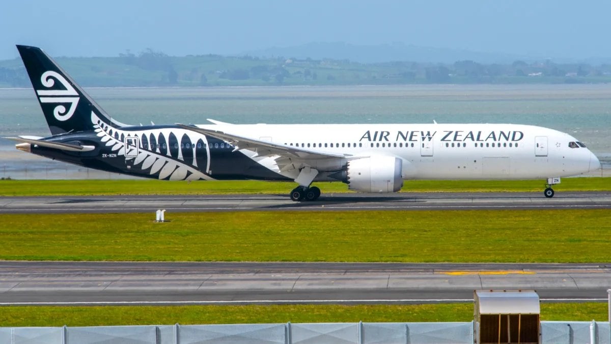From New York to Auckland comes next, flown by Air New Zealand and Qantas. It covers a distance of 8,828 miles, connecting the east coast of the United States directly with New Zealand.
