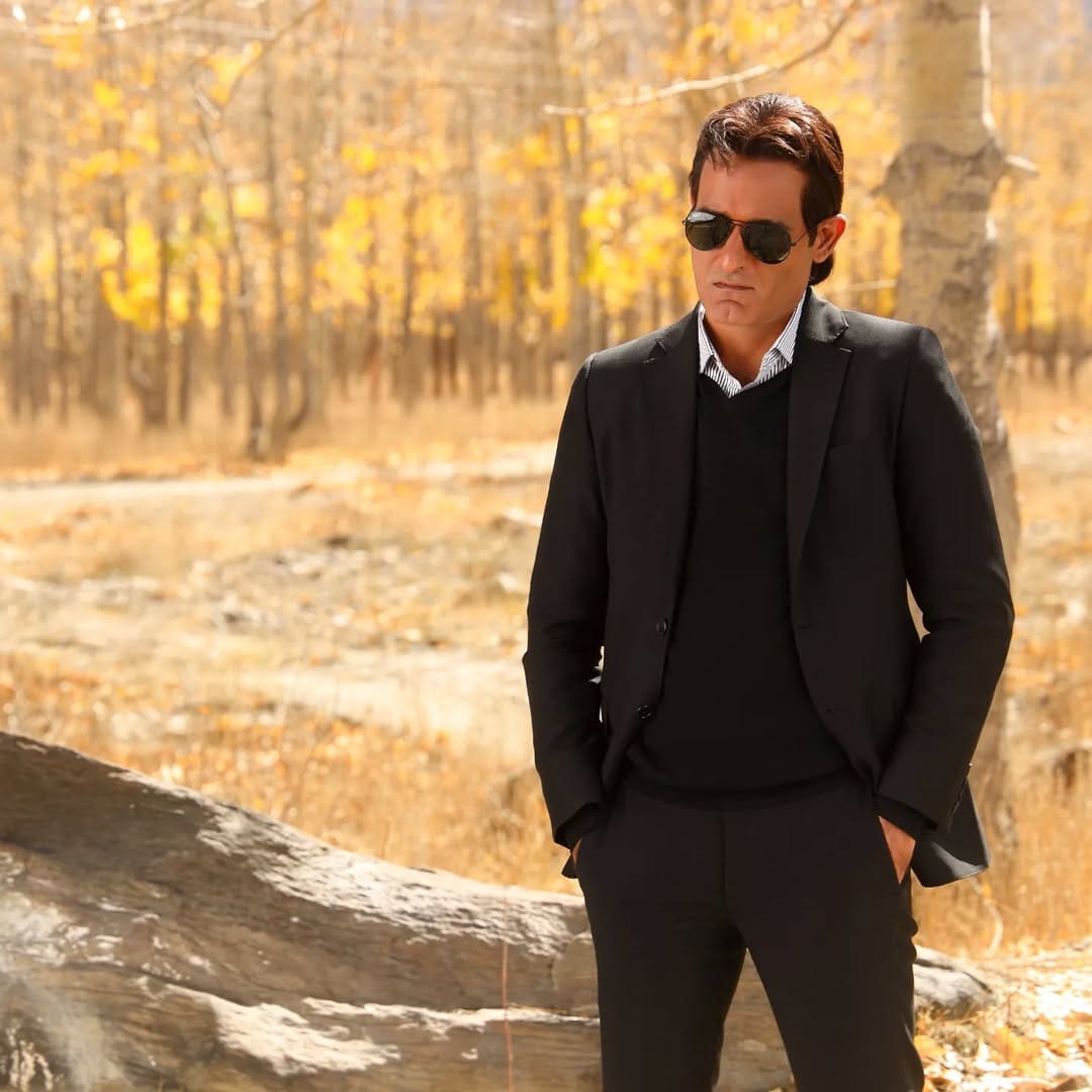 When asked about cliques in Bollywood and why filmmakers like Karan Johar and Yash Chopra weren’t casting him in solo hero projects, Akshaye simply replied, “You should ask them.” When asked about cliques in Bollywood and why filmmakers like Karan Johar and Yash Chopra weren’t casting him in solo hero projects, Akshaye simply replied, “You should ask them.”