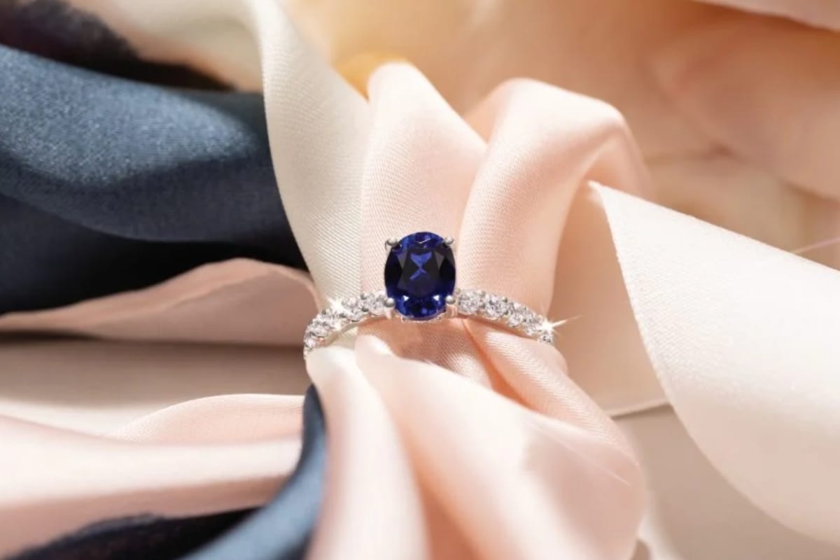 Why Gemstone Engagement Rings Are The New Choice For Modern Couples