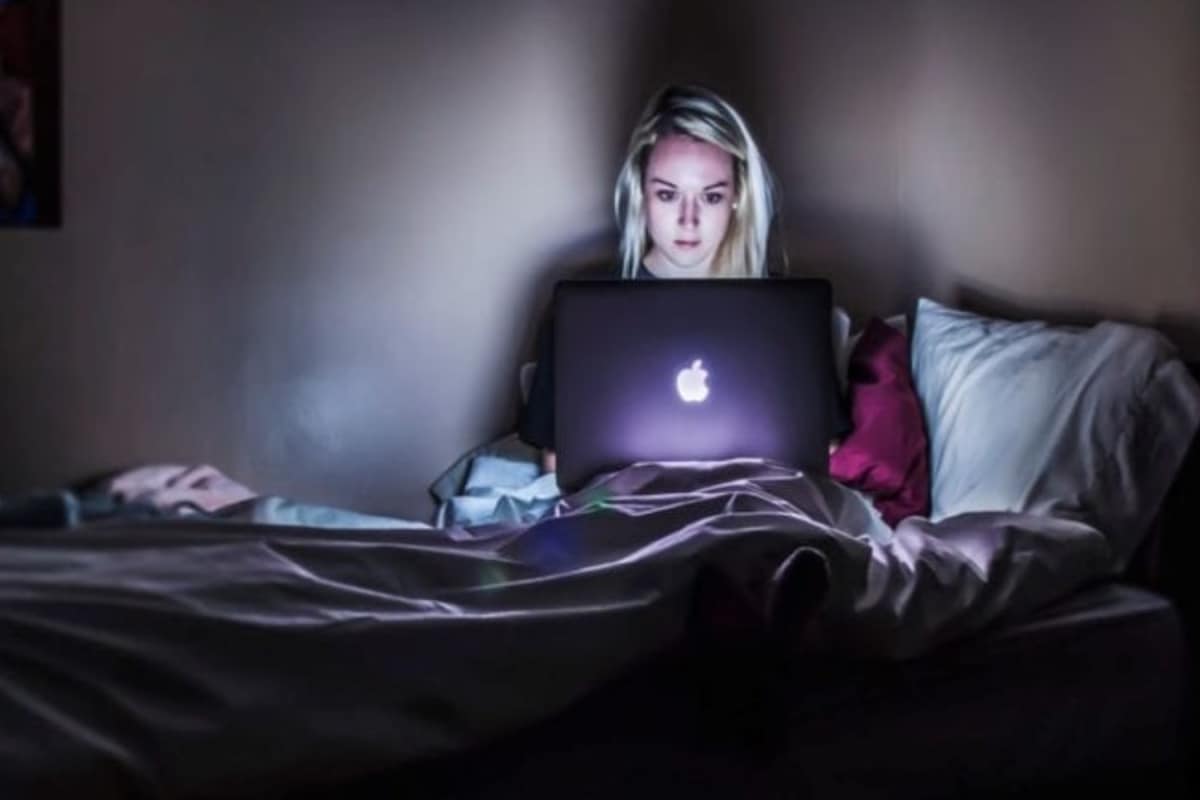 Why Long Hours Of Sitting And Binge-Watching Are Increasing Nerve Pain And Numbness