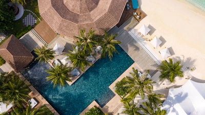 OZEN RESERVE BOLIFUSHI enjoys one of the Maldives’ most desirable locations, effortlessly accessible yet blissfully removed from the outside world