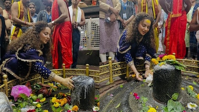 Kangana Ranaut visits Grishneshwar Jyotirlinga, her ninth Jyotirlinga darshan. (Photos: Instagram)