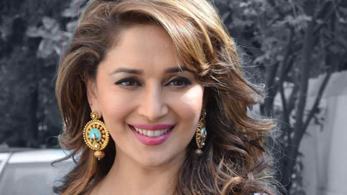 When Aamir Khan Complimented Madhuri Dixit’s Beauty, Called Her ‘Easy To Work With’ | Bollywood News