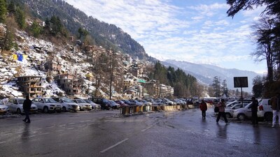 Manali, Himachal Pradesh: As the heavy snow recedes, Manali’s valley floors are covered in white and pink apple blossoms. The Beas River sparkles with glacial melt, and the surrounding deodar forests turn a deep, rich green. It is the perfect spot for "cottagecore" aesthetics, featuring cozy wooden cabins and flowery orchards.
