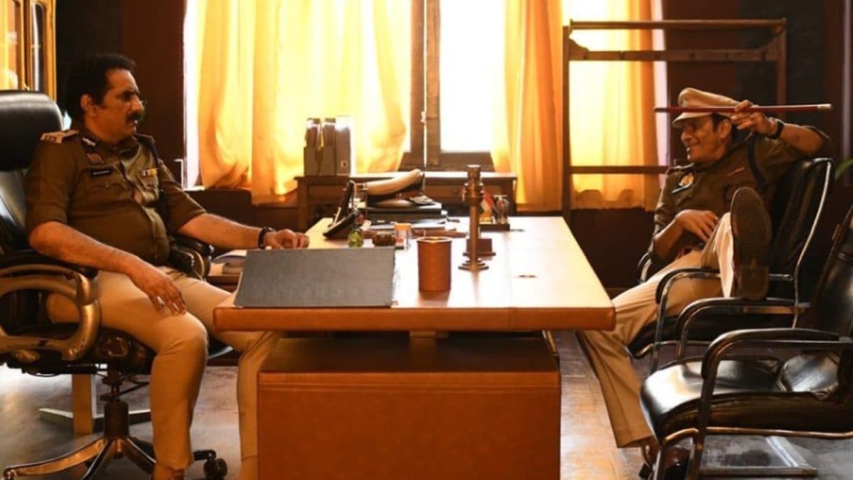 Ram Gopal Varma Drops BTS Pic Featuring Manoj Bajpayee From Police Station Mein Bhoot Set | Bollywood News