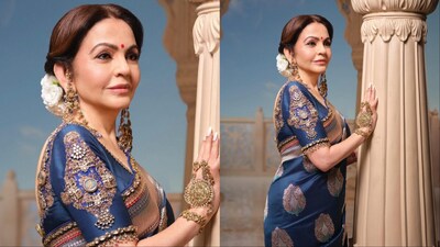 Nita Ambani paired the Banarasi saree with a Manish Malhotra polki blouse. 