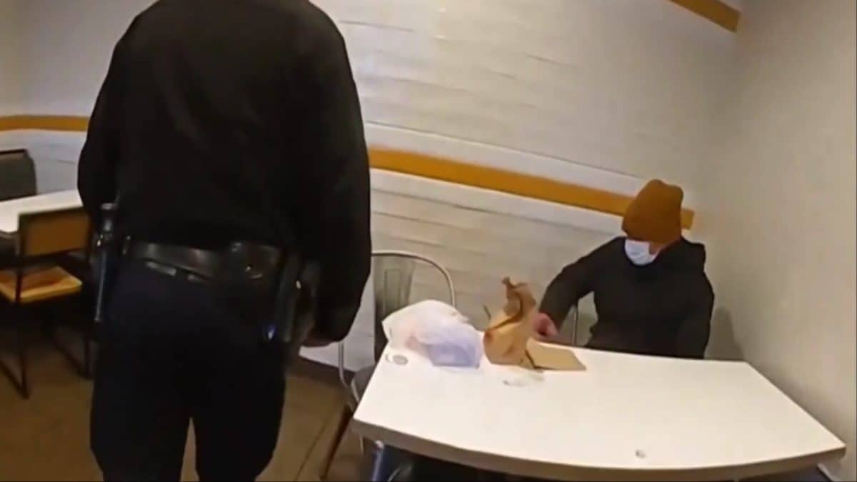 US Cops Confront UnitedHealthcare CEO's Murder Suspect, Bodycam Video Shown In Court Goes Viral