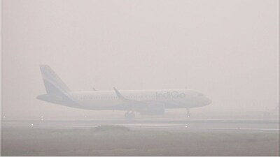 An IndiGo flight amid fog and low visibility (Photo: PTI)