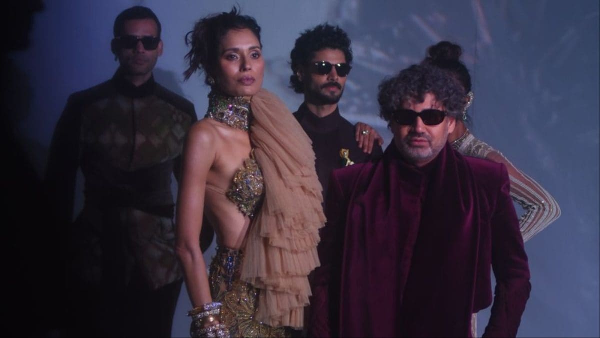 OG Supermodel Ujjwala Raut Commands The Runway As Abhishek Sharma Unveils Ratiaranya