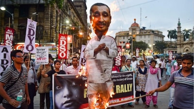 Kolkata: Student organisations protest against the Unnao rape incident as they burn an effigy of Kuldeep Singh Sengar (Photo: PTI)